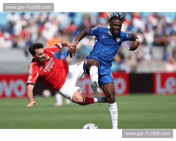 埃弗顿vs若昂维尔：英超绿茵场上的激情碰撞，谁将问鼎蓝军王座？